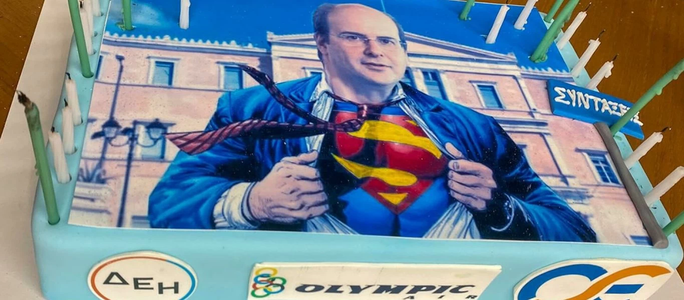 Ο «Σούπερμαν» Κ.Χατζηδάκης για την τούρτα του - «Ευχαριστώ για τα όποια σχόλια στα social media»